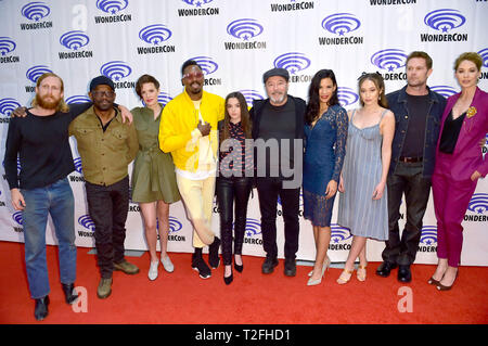 Austin Amelio, Lennie James, Maggie Grazia, Colman Domingo, Alexa Nisenson, Rubén lame, Danay Garcia, Alycia Debnam-Carey, Garret Dillahunt e Jenna Elfman al Photocall per l'AMC SERIE TV "paura The Walking Dead a WonderCon 2019 presso il Centro Congressi di Anaheim. Anaheim, 31.03.2019 | Utilizzo di tutto il mondo Foto Stock