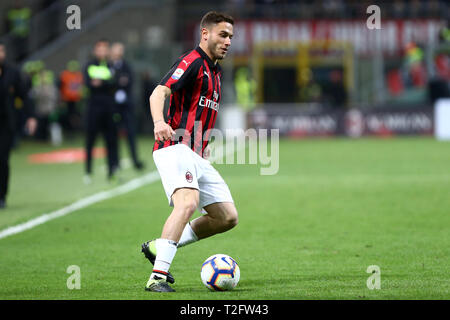 Milano, Italia. 02Th Aprile, 2019. Davide Calabria del Milan in azione durante la serie di una partita di calcio tra AC Milan e Udinese Calcio. Credito: Marco Canoniero/Alamy Live News Foto Stock