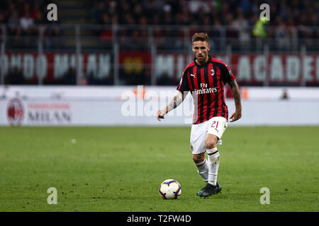 Milano, Italia. 02Th Aprile, 2019. Lucas biglia di AC Milano in azione durante la serie di una partita di calcio tra AC Milan e Udinese Calcio. Credito: Marco Canoniero/Alamy Live News Foto Stock