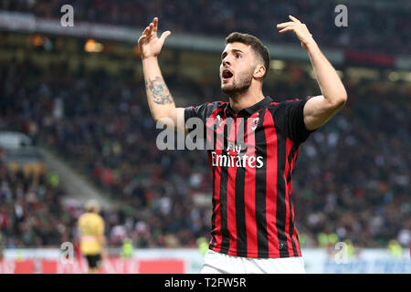 Milano, Italia. 02Th Aprile, 2019. Patrick Cutrone di Ac Milan celebrare durante la serie di una partita di calcio tra AC Milan e Udinese Calcio. Credito: Marco Canoniero/Alamy Live News Foto Stock
