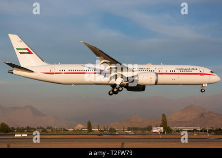 Santiago del Cile. 20 Mar, 2019. Un Boeing Dreamliner 787-9 di Emirati Arabi Uniti - Abu Dhabi Amiri Flight visto lo sbarco a Santiago per un ufficiale visita di Stato. Credito: Fabrizio Gandolfo SOPA/images/ZUMA filo/Alamy Live News Foto Stock