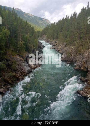 Montagna fiume Sjoa Foto Stock