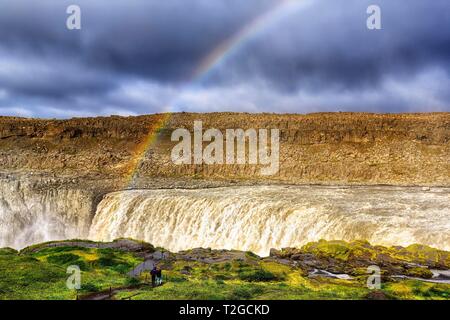 Rainbow su gorge, canyon, Dettifoss cascata, Nord Islanda Islanda Foto Stock