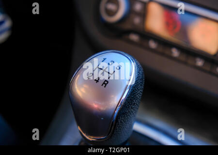 Vista dettagliata del manuale innesto marce sulla trasmissione manuale a 5 velocità trasmissione ad ingranaggi Foto Stock