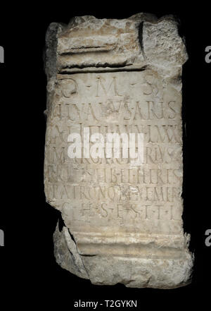 Altare funerario di Silvano. Ii secolo D.C. Il marmo. Da Augusta Emerita (Merida, provincia di Badajoz, Estremadura (Spagna). Museo Archeologico Nazionale. Madrid. Spagna. Foto Stock