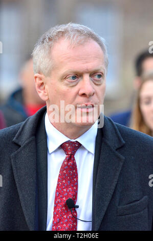 Dr Phillip Lee MP (Cost: Bracknell) su College Green, Westminster, Marzo 2019 Foto Stock