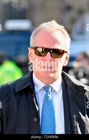 Dr Phillip Lee MP (Cost: Bracknell) su College Green, Westminster, Marzo 2019 Foto Stock