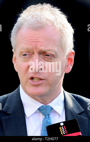 Dr Phillip Lee MP (Cost: Bracknell) su College Green, Westminster, Marzo 2019 Foto Stock