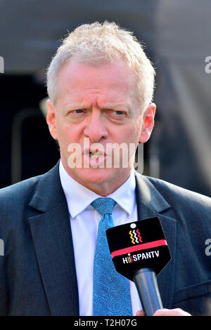 Dr Phillip Lee MP (Cost: Bracknell) su College Green, Westminster, Marzo 2019 Foto Stock