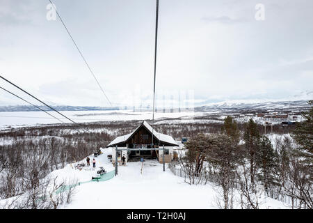 Seggiovia fino al Abisko Aurora sky station nelle regioni artiche della Svezia Foto Stock
