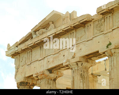 Il timpano del Partenone greco antico tempio dell'Acropoli di Atene e il sito archeologico in Grecia Foto Stock