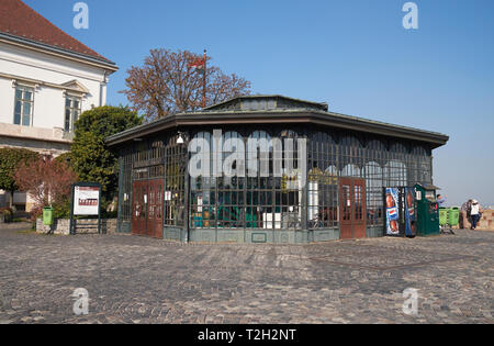 Il terminale superiore della Funicolare Castle Hill di Budapest (Budavári Sikló) Linea ferroviaria, Budapest, Ungheria. Foto Stock