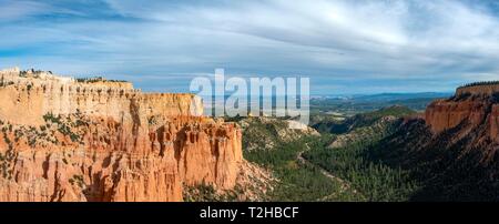 Strano paesaggio roccioso, rossastro formazioni arenarie, Canyon, Paria View, Parco Nazionale di Bryce Canyon, Utah, Stati Uniti d'America Foto Stock