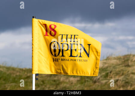 Una vista generale della vista del diciottesimo foro bandiera presso il Royal Portrush Golf Club, Irlanda del Nord. Foto Stock