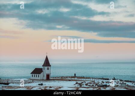 La Chiesa di Hellnar, Snaefellsnes Peninsula, Vesturland, Islanda Foto Stock