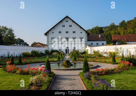 Il prelato giardino, Schaftlarn Monastero, Alta Baviera, Baviera, Germania Foto Stock