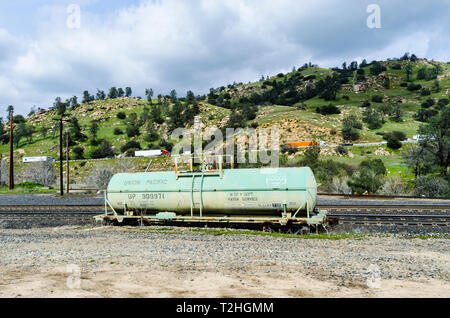 Il famoso Tehachapi del ciclo in cui un treno può attraversare su se stessa nel suo cammino fino il pass, California USA Foto Stock