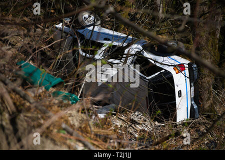 Auto distrutta al largo della Norrish Creek Forest Service Road a Dewdney, Mission, British Columbia, Canada Foto Stock