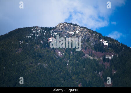 Montagne nel lago Errock a DeRoche, Missione, Columbia Britannica, Canada Foto Stock