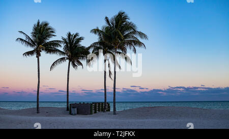 Tramonto a Sombrero Beach guardando verso l Oceano Atlantico maratona, Florida USA il 23 marzo 2019 Foto Stock