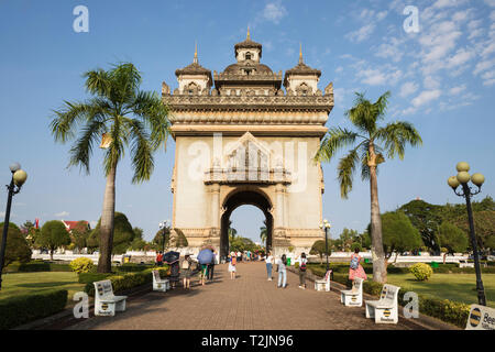 Patuxai Monumento della Vittoria (Vientiane Arc de Triomphe), Vientiane, Laos, sud-est asiatico Foto Stock