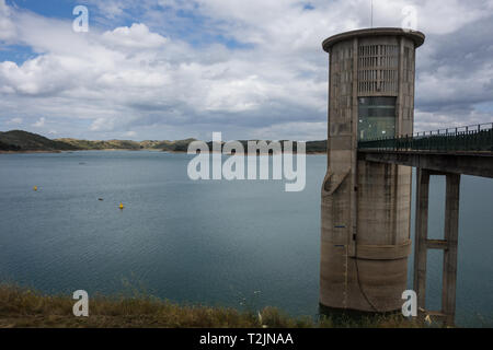 Diga de Santa Clara (Barragem de Santa Clara), Alentejo, Portogallo Foto Stock