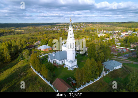 La Trasfigurazione del Salvatore Cattedrale sotto un cielo nuvoloso su un pomeriggio di settembre. Sudislavl, Russia Foto Stock