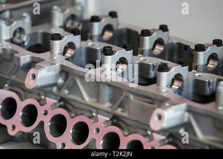 Metallo di parti di ricambio per auto nuovo colpo di close-up. Foto Stock