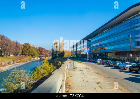 Torino, 27 novembre 2018: vista del Campus Einaudi, la moderna Università di Torino Foto Stock