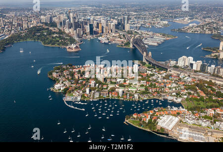 Vista aerea da elicottero del CBD di Sydney con il porto - Kirribilli - Harbour Bridge. Sydney NSW Australia Foto Stock