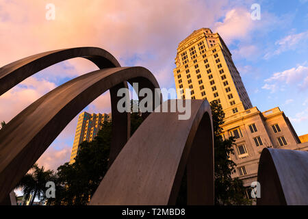 Il tribunale della contea di Dade a Miami al tramonto Foto Stock