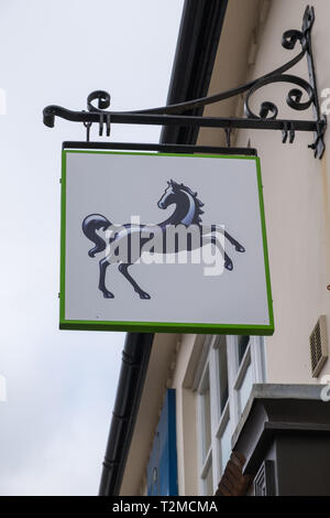 Cavallo nero segno appeso al di fuori di Lloyds Bank in Knowle, vicino a Solihull, West Midlands Foto Stock