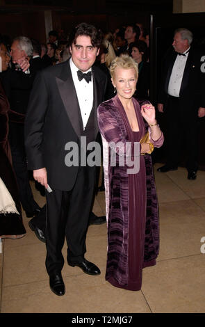 LOS ANGELES, CA. Ottobre 28, 2000: l'attore Alfred Molina & attrice moglie Jill Gascoine alla giostra di speranza Ball 2000 presso il Beverly Hilton Hotel. © Paul Smith / Featureflash Foto Stock