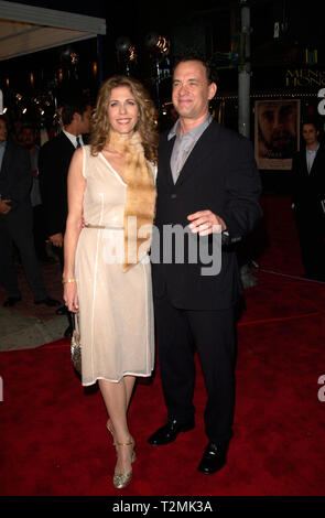 LOS ANGELES, CA. Dicembre 07, 2000: Attore Tom Hanks & attrice moglie Rita Wilson presso il Los Angeles premiere del suo nuovo film Cast Away. © Paul Smith / Featureflash Foto Stock