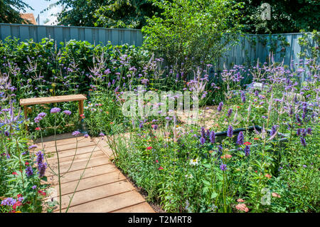 Southend giovani delinquenti" un luogo di pensare alla RHS Hampton Court Palace Flower Show 2018 Foto Stock