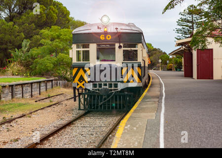 Un treno a Port Elliot Stazione situato sulla penisola di Fleurieu Port Elliot South Australia il 3 aprile 2019 Foto Stock