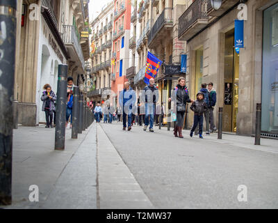 Barcellona, Spagna-marzo 13, 2019: Carrer d'Avinyo (Calle de Avinyo, Avignon street) nel 2019 Foto Stock