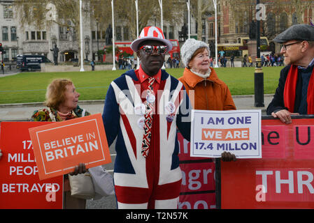 La piazza del Parlamento, Londra, Regno Unito. 3 Apr 2019. Disco Brexit sostenitori protesta nelle strade di fronte alla sede del Parlamento. Londra, 03 aprile 2019. Credito: Thomas Krych/Alamy Live News Foto Stock