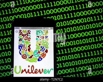 L'Ucraina. 3 apr, 2019. In questa illustrazione della foto un logo Unilever vede visualizzato su un telefono intelligente. Credito: Igor Golovniov SOPA/images/ZUMA filo/Alamy Live News Foto Stock