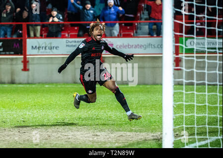 Accrington, Lancashire, Regno Unito. 3 apr, 2019. Il Sunderland Kazaiah Sterling celebra il suo obiettivo con i suoi compagni di squadra durante la scommessa del Cielo lega 1 corrispondenza tra Accrington Stanley e Sunderland al Fraser Eagle Stadium, Accrington mercoledì 3 aprile 2019. (Credit: Ian Charles | Credit: MI News & Sport /Alamy Live News Foto Stock