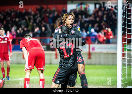 Accrington, Lancashire, Regno Unito. 3 apr, 2019. Il Sunderland Kazaiah Sterling celebra il suo obiettivo con i suoi compagni di squadra durante la scommessa del Cielo lega 1 corrispondenza tra Accrington Stanley e Sunderland al Fraser Eagle Stadium, Accrington mercoledì 3 aprile 2019. (Credit: Ian Charles | Credit: MI News & Sport /Alamy Live News Foto Stock