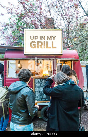 London, Regno Unito - 03 Aprile 2019: Aceto cantiere, un quartiere alla moda di New London street food e vintage mercato vicino alla stazione London Bridge e Shard. Credito: Elena Chaykina/Alamy Live News Foto Stock
