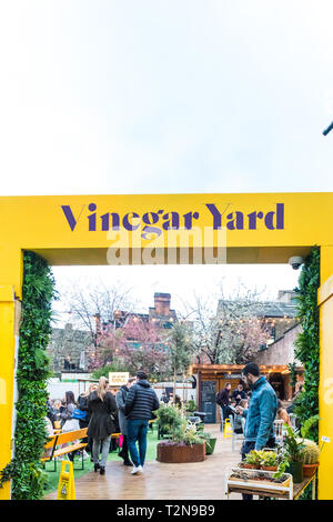 London, Regno Unito - 03 Aprile 2019: Aceto cantiere, un quartiere alla moda di New London street food e vintage mercato vicino alla stazione London Bridge e Shard. Credito: Elena Chaykina/Alamy Live News Foto Stock