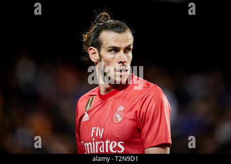 Mestalla stadio, Valencia, Spagna. 3 apr, 2019. La Liga calcio, Valencia contro il Real Madrid; Gareth Bale del Real Madrid orologi il credito d'azione: Azione Plus sport/Alamy Live News Foto Stock