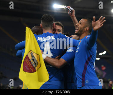 Roma, Italia. 3 apr, 2019. La Fiorentina di Pezzella tedesco (seconda R) celebra il suo obiettivo durante un campionato italiano di una partita di calcio tra Roma e Fiorentina in Roma, Italia, Aprile 3, 2019. Credito: Alberto Lingria/Xinhua/Alamy Live News Foto Stock