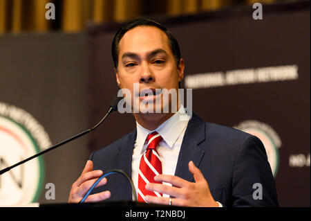 Julian Castro, ex segretario, U.S. Alloggiamento e lo sviluppo urbano, presso la rete nazionale di azione (NAN) convenzione di New York City. Foto Stock