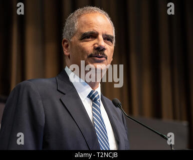 New York, Stati Uniti. 03 apr, 2019. New York, NY - Aprile 3, 2019: 82US Attorney General Eric Holder parla durante la rete nazionale di azione 2019 convenzione presso lo Sheraton Times Square Credit: lev radin/Alamy Live News Foto Stock