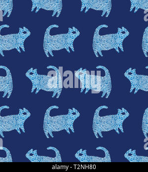 Paisley gatti seamless pattern in nordic design stile riccamente ornato blu gatti con elementi floreali in stile rustico e moderno stile scandinavo llustration Foto Stock