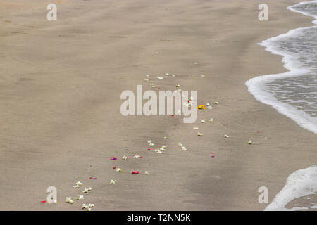 Costa dell'oceano indiano sulla isola di Bali in Indonesia, Estate concetto di viaggio, spazio di copia Foto Stock