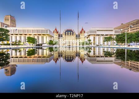 Albany, New York, Stati Uniti d'America presso la New York State Capitoll al crepuscolo. Foto Stock
